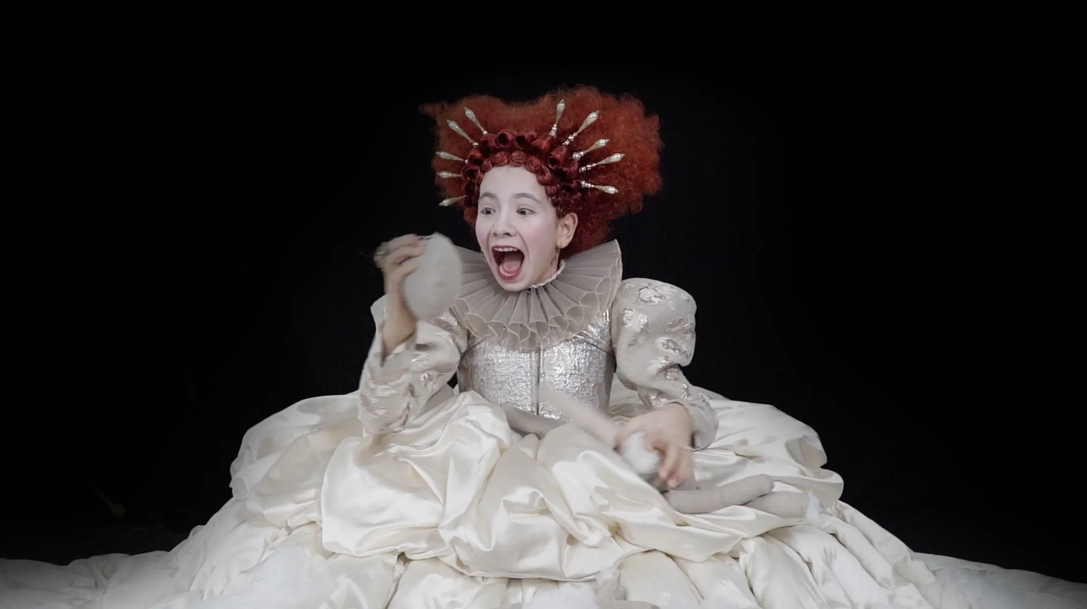 BASTARDA Theatre de La Monnaie, Bruxelles, Costume Design by Petra Reinhardt ©SARAH-DERENDINGER