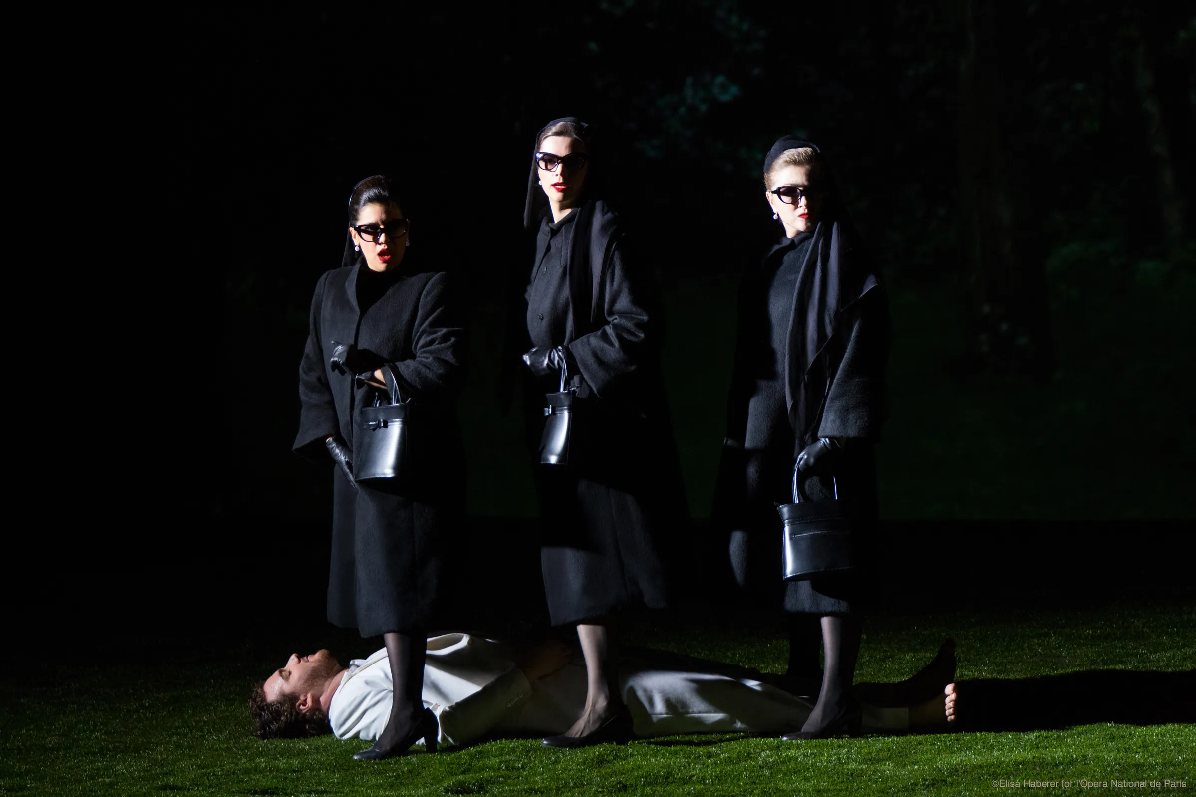 DIE ZAUBERFLOTE Festspielhaus Baden Baden  Opera National de Paris, Bastille, Costume Design by Petra Reinhardt ©Elisa-Haberer