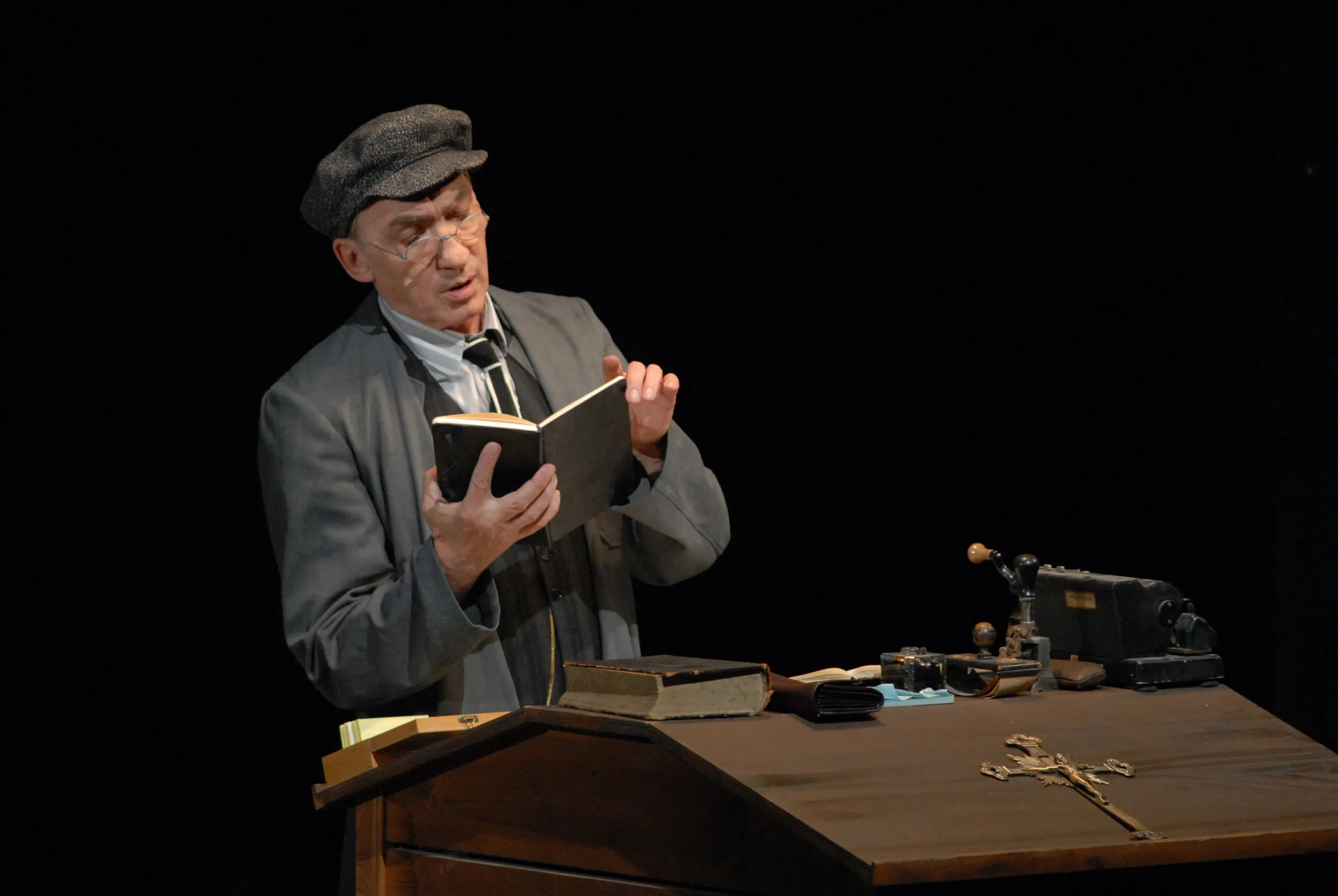 DIE DREIGROSCHENOPER Admiralspalast Berlin, Costume Design by Petra Reinhardt