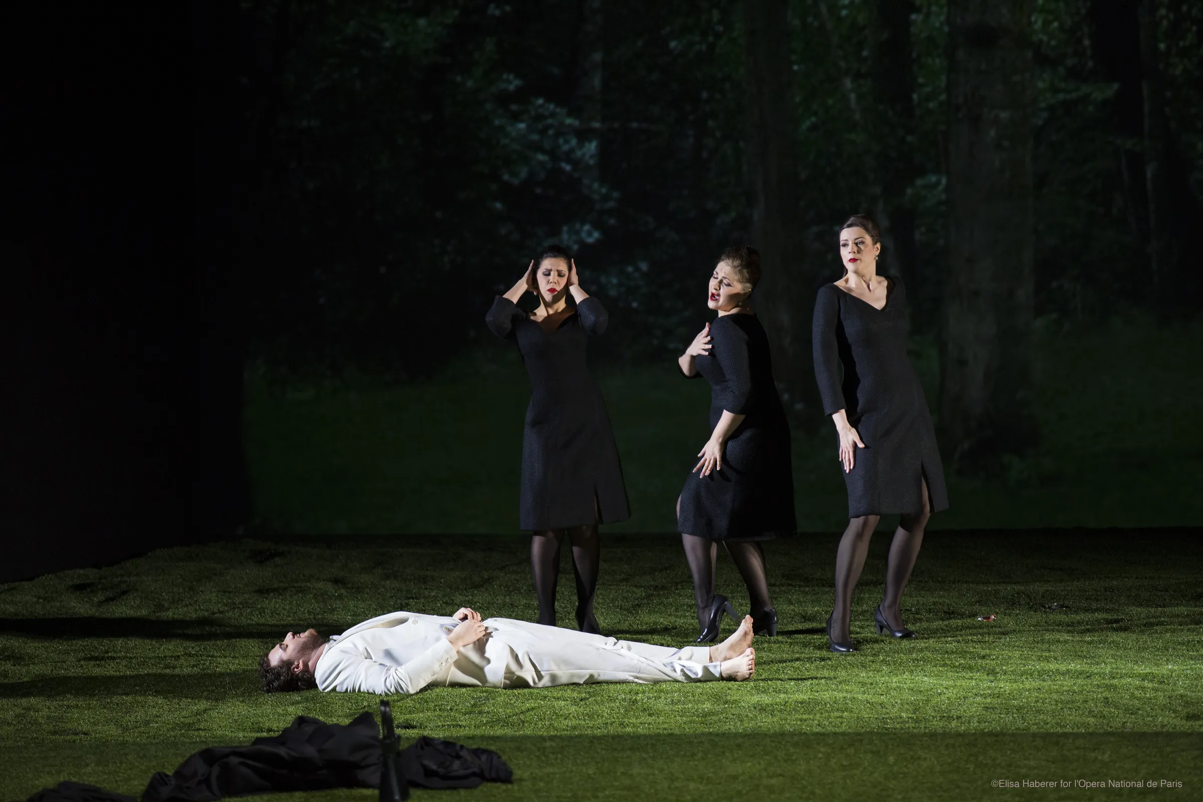 DIE ZAUBERFLOTE Festspielhaus Baden Baden  Opera National de Paris, Bastille, Costume Design by Petra Reinhardt ©Elisa-Haberer