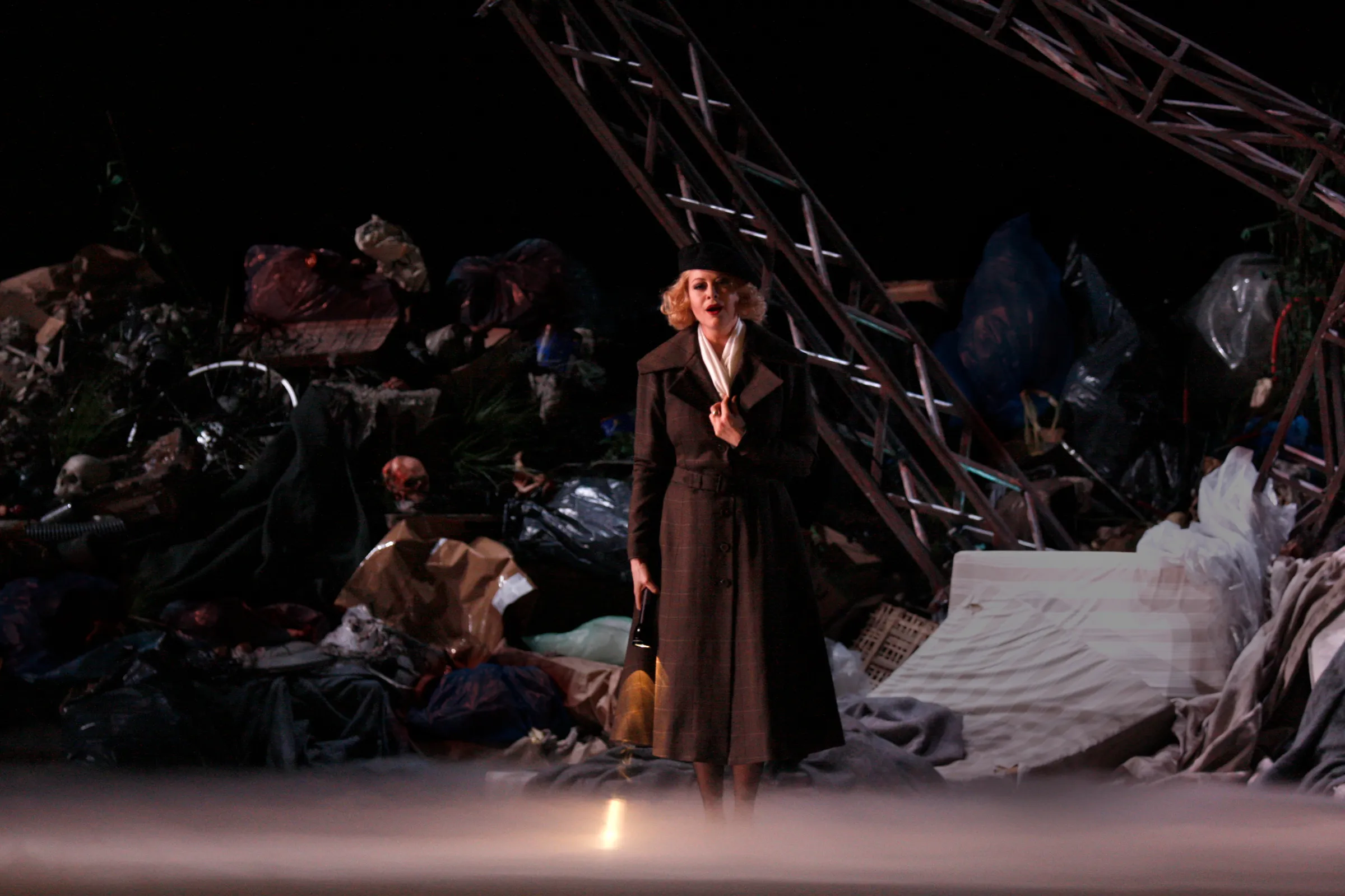 UN BALLO IN MASCHERA Oper Koln, Costume Design by Petra Reinhardt