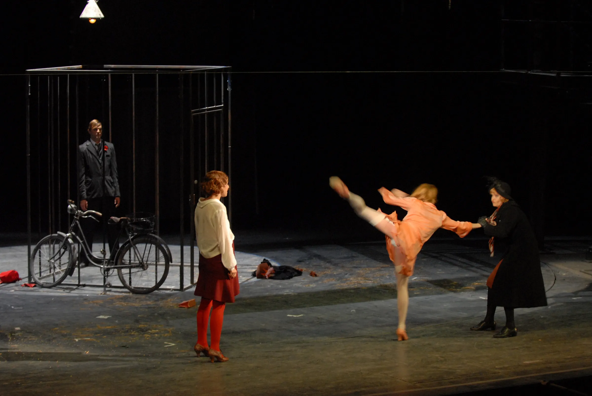 DIE DREIGROSCHENOPER Admiralspalast Berlin, Costume Design by Petra Reinhardt