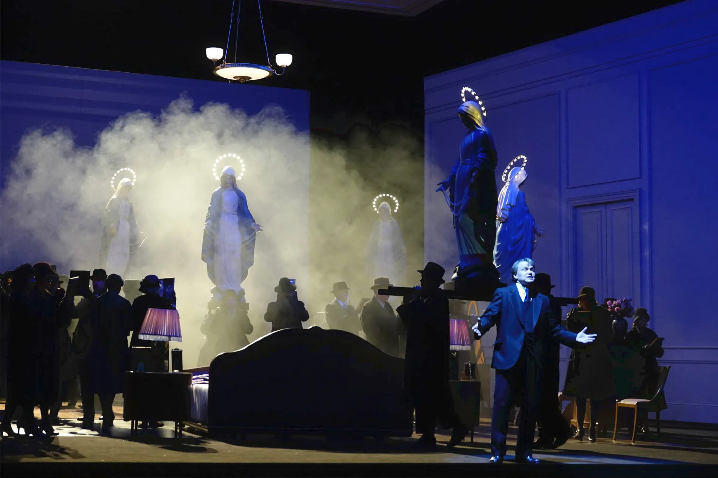 DIE TOTE STADT Komische Oper, Berlin, Costume Design by Petra Reinhardt