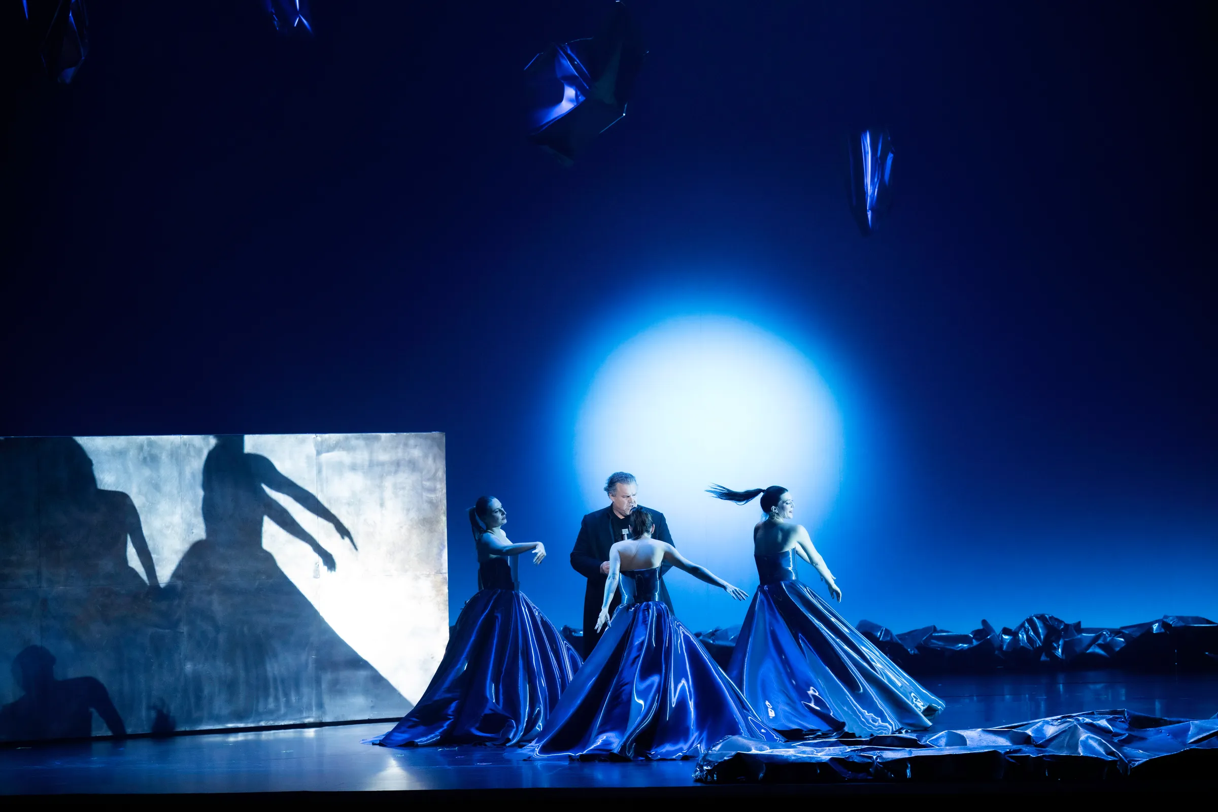 GOTTERDAMMERUNG Theatre de La Monnaie, Bruxelles, Costume Design by Petra Reinhardt ©Monika-Rittershaus