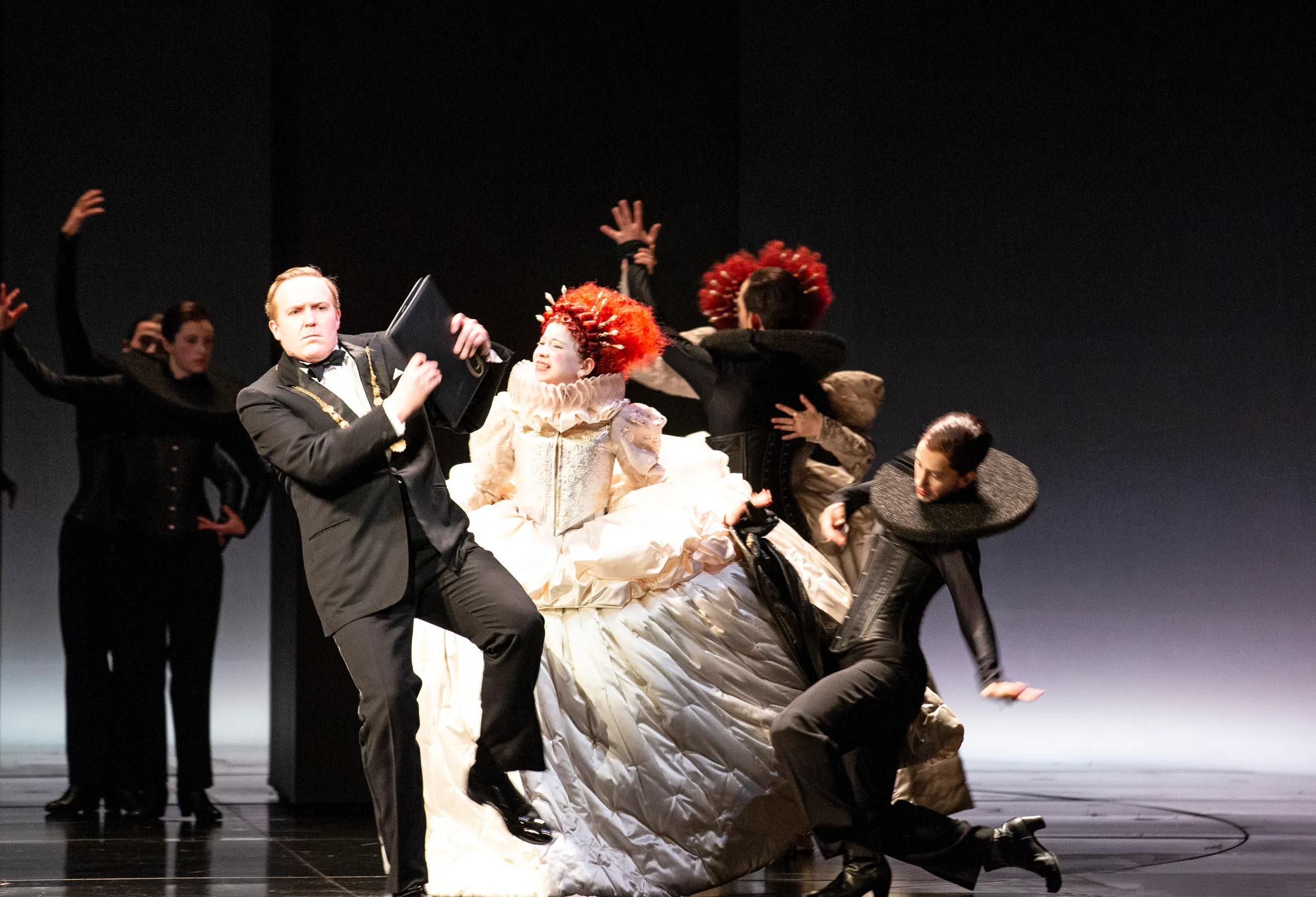 BASTARDA Theatre de La Monnaie, Bruxelles, Costume Design by Petra Reinhardt ©BERND-UHLIG