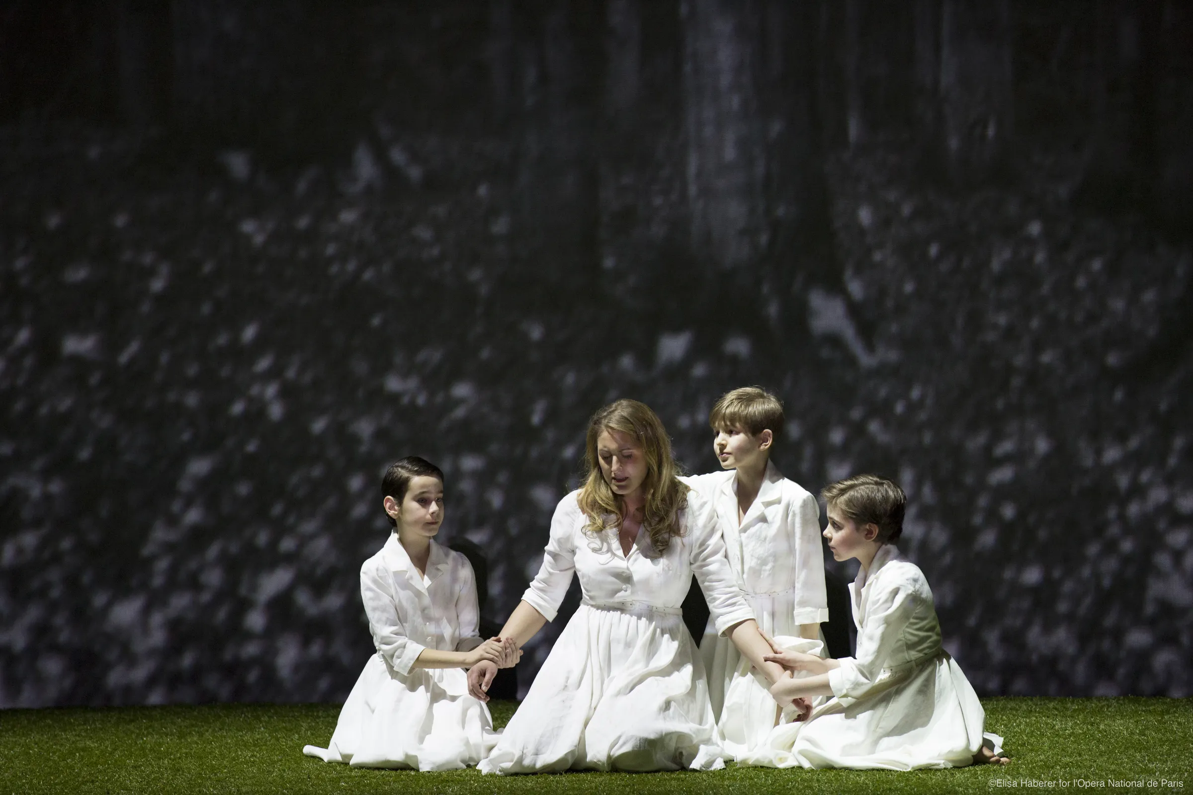 DIE ZAUBERFLOTE Festspielhaus Baden Baden  Opera National de Paris, Bastille, Costume Design by Petra Reinhardt ©Elisa-Heberer