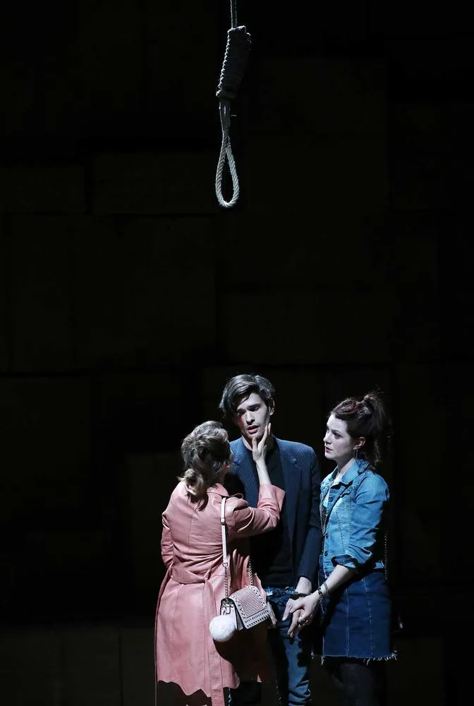 THE BEGGARS OPERA Theatre des Bouffes du Nord, Paris, Costume Design by Petra Reinhardt