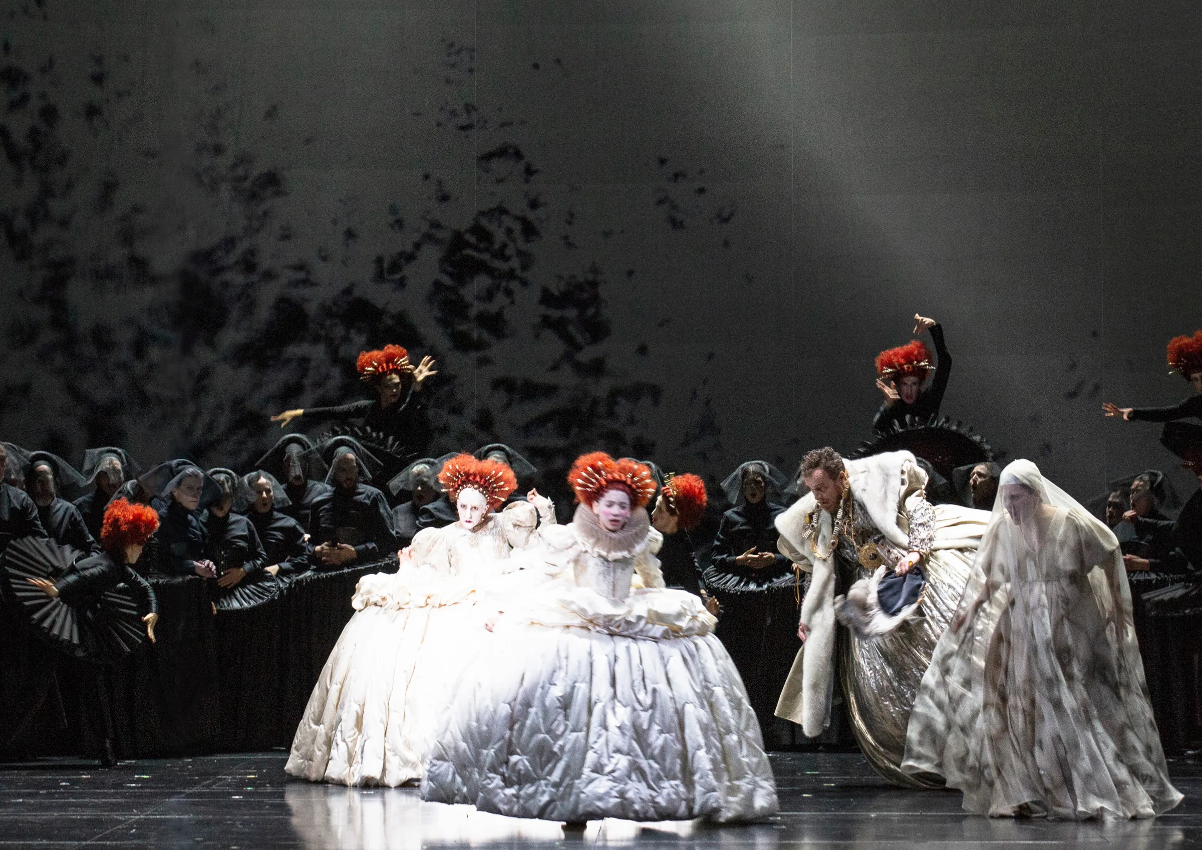 BASTARDA Theatre de La Monnaie, Bruxelles, Costume Design by Petra Reinhardt ©BERND-UHLIG