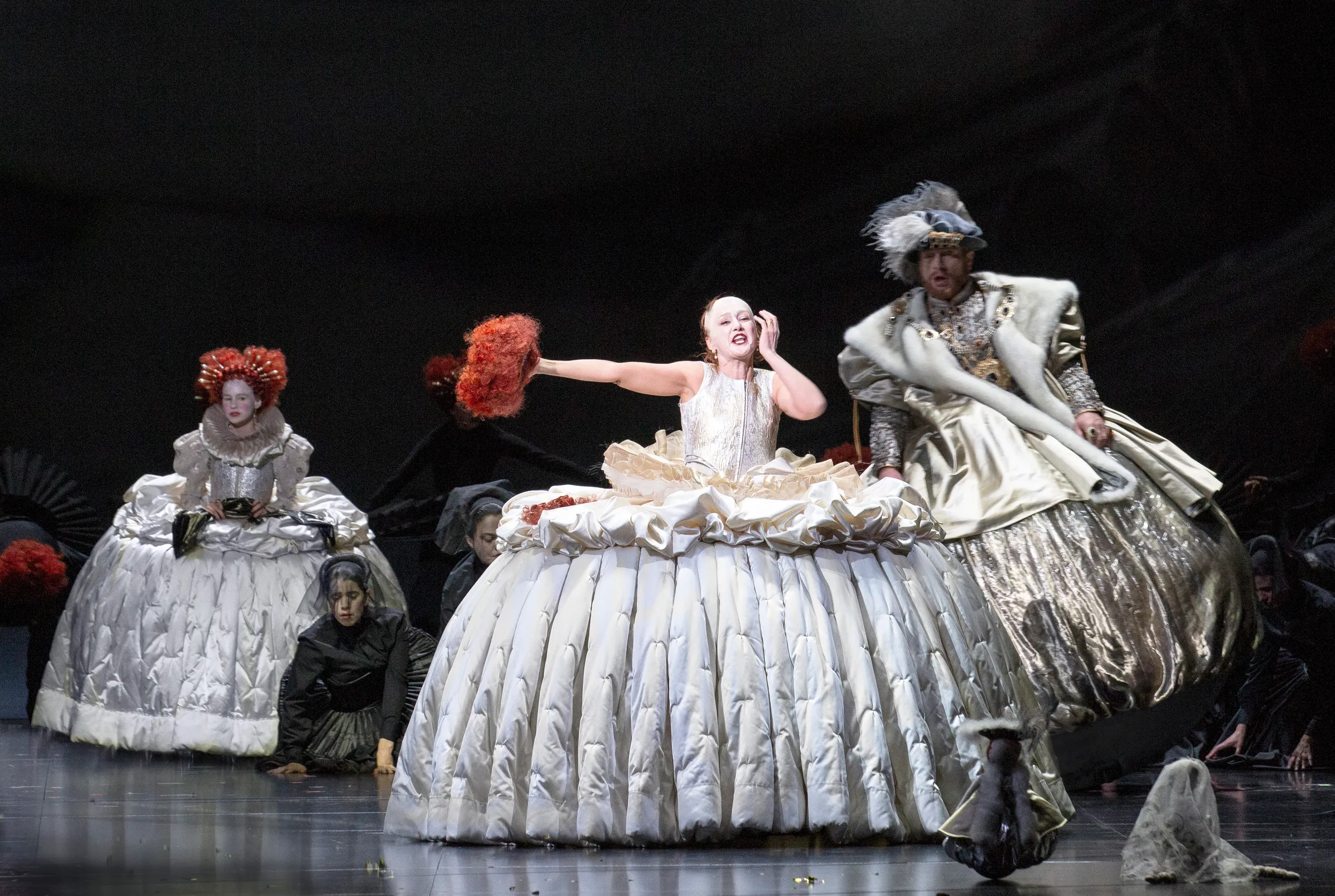 BASTARDA Theatre de La Monnaie, Bruxelles, Costume Design by Petra Reinhardt ©SIMON-VAN-ROMPAY