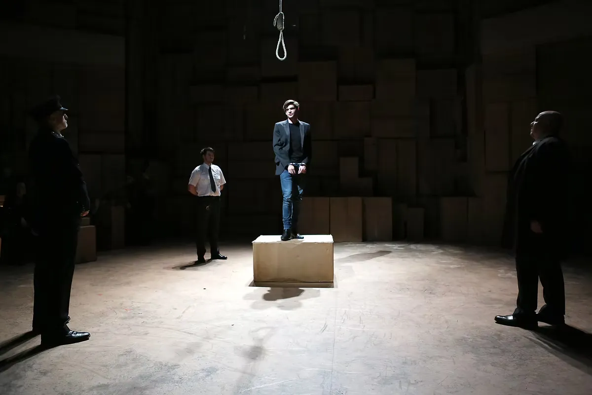 THE BEGGARS OPERA Theatre des Bouffes du Nord, Paris, Costume Design by Petra Reinhardt ©Patrick-Berger