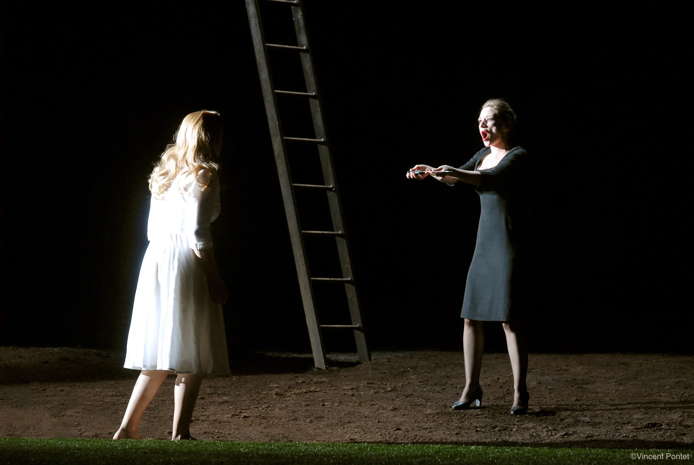DIE ZAUBERFLOTE Festspielhaus Baden Baden  Opera National de Paris, Bastille, Costume Design by Petra Reinhardt ©Vincent-Pontet