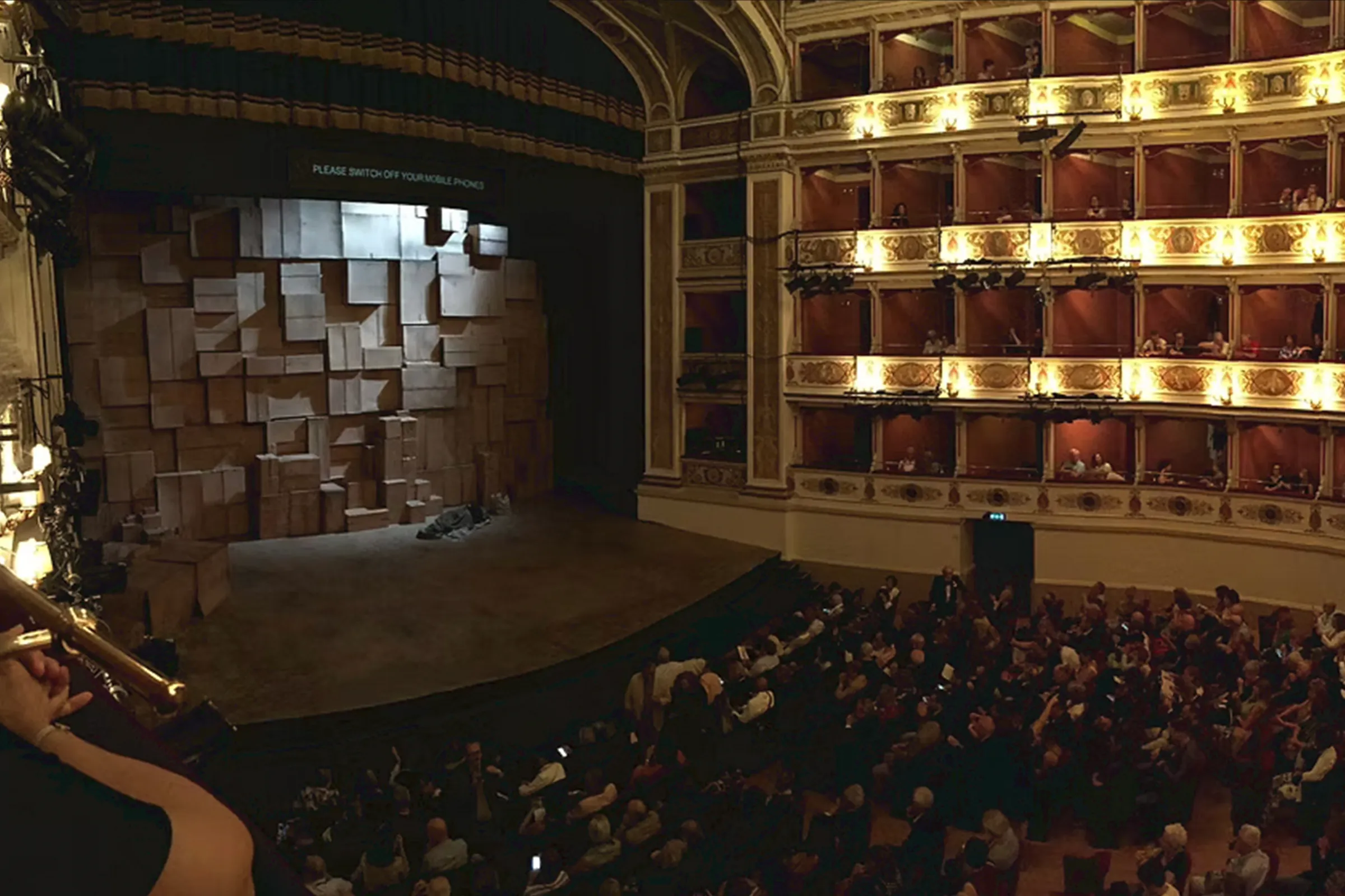 THE BEGGARS OPERA Theatre des Bouffes du Nord, Paris, Costume Design by Petra Reinhardt